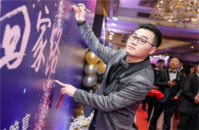 【高光“疫”事】勇敢逆行的特殊“网约车”——俄罗斯专享会29490后，用信念打通生命运输线